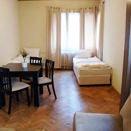 Lavele Hostel *