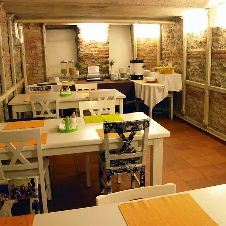 Lavele Hostel *