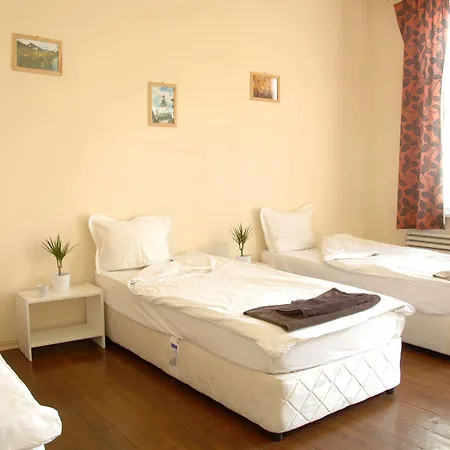 Hostel Lavele *
