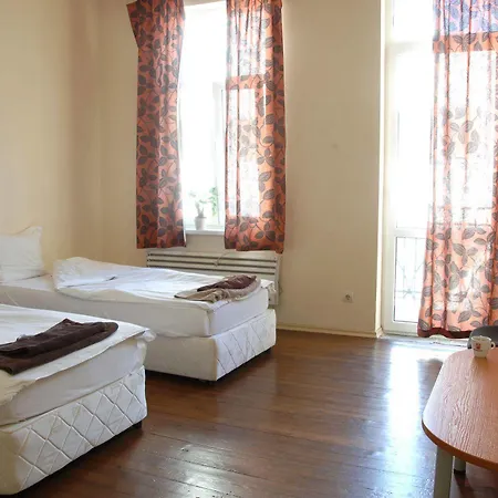 Lavele Hostel *